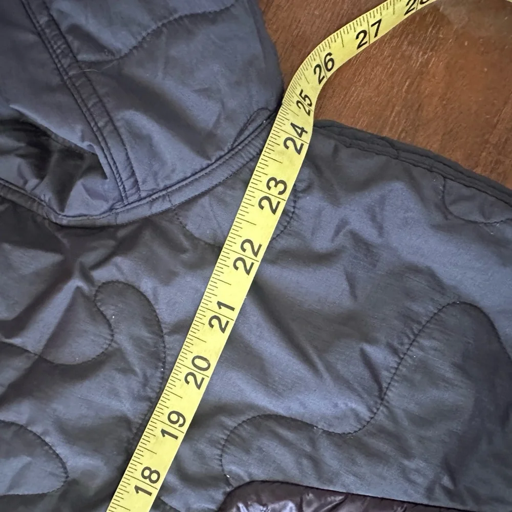 Lululemon Athletica‎ Gray Black Down Pullover quarter zip Jacket Ladies size 10